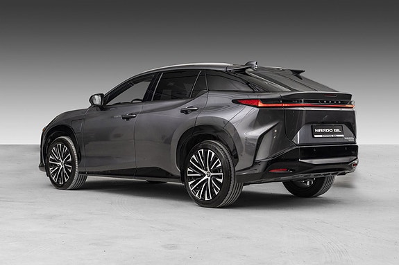 Lexus RZ450e 7 of 25