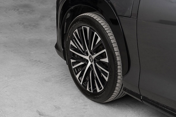 Lexus RZ450e 9 of 25