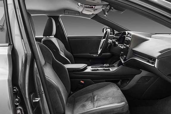 Lexus RZ450e 24 of 25