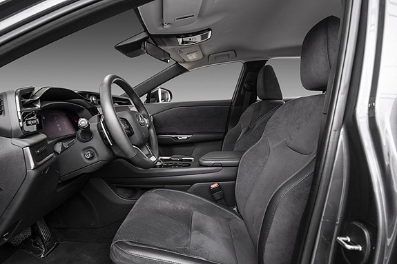 Lexus RZ450e 10 of 25