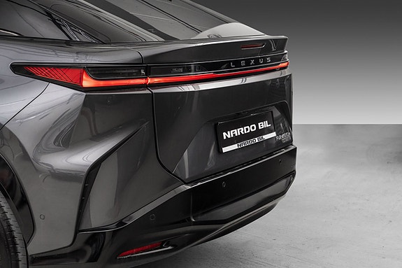 Lexus RZ450e 8 of 25