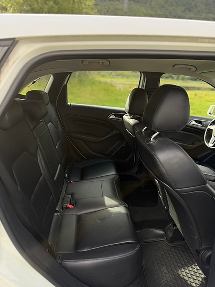 Mercedes-Benz B180 d 9 of 16