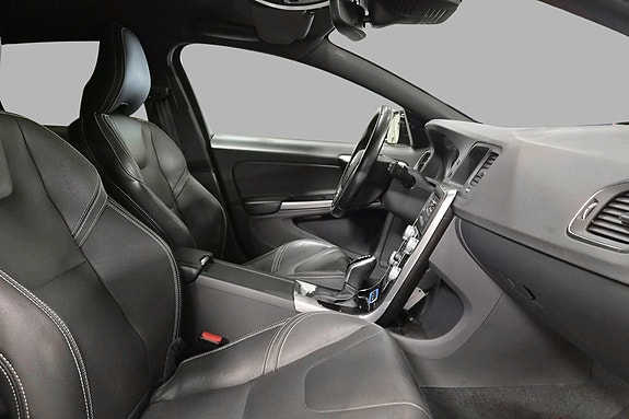 Volvo V60 14 of 30