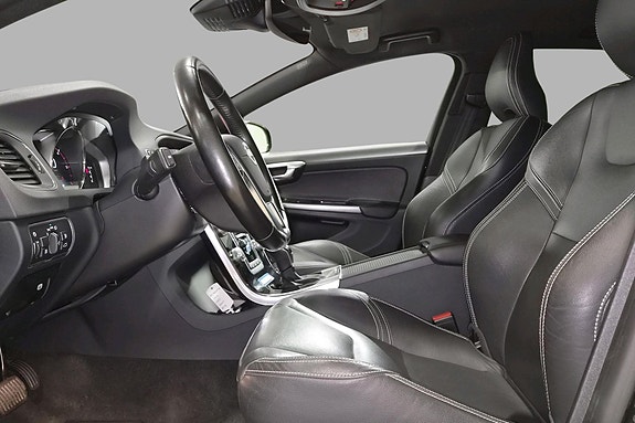 Volvo V60 10 of 30
