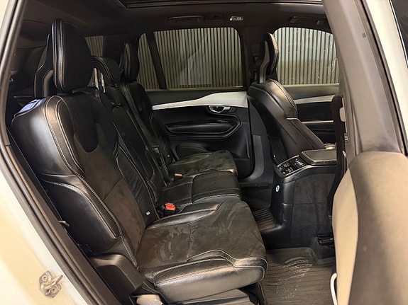 Volvo XC90 26 of 30