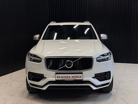 Volvo XC90 2 of 30