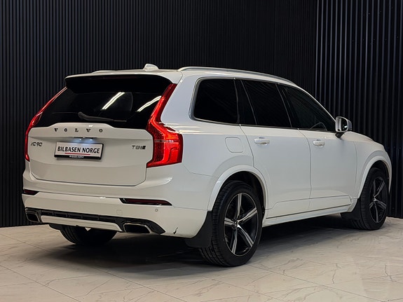 Volvo XC90 11 of 30