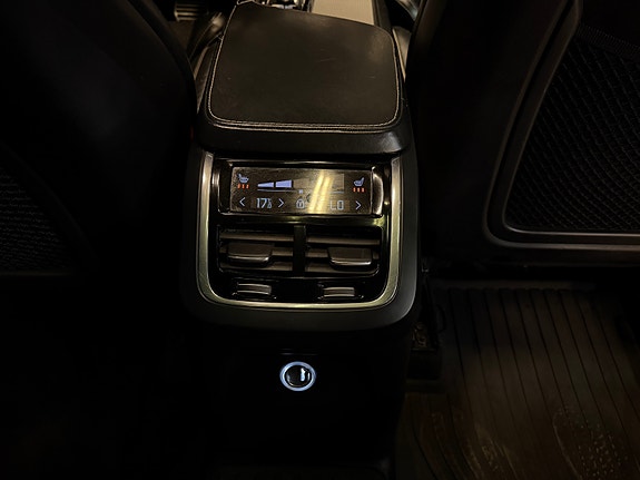 Volvo XC90 24 of 30
