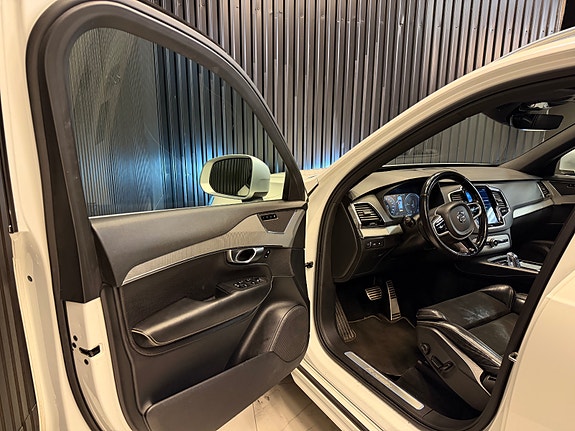 Volvo XC90 29 of 30