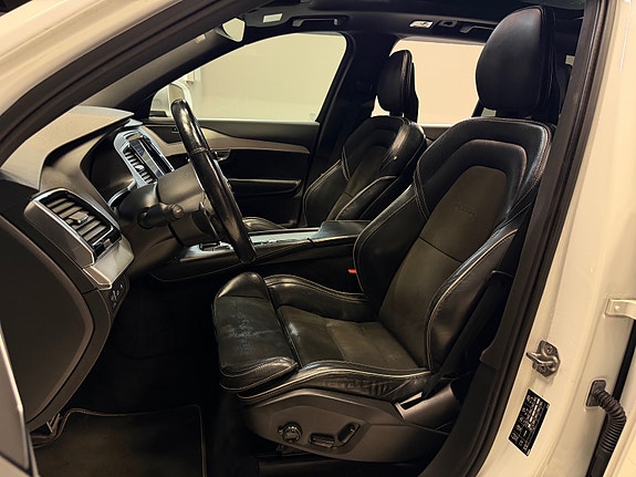 Volvo XC90 30 of 30