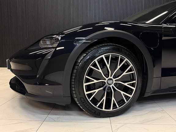 Porsche Taycan 4 12 of 30