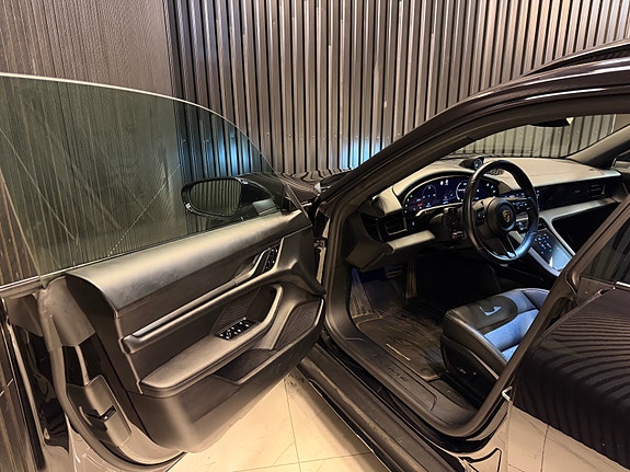 Porsche Taycan 4 24 of 30