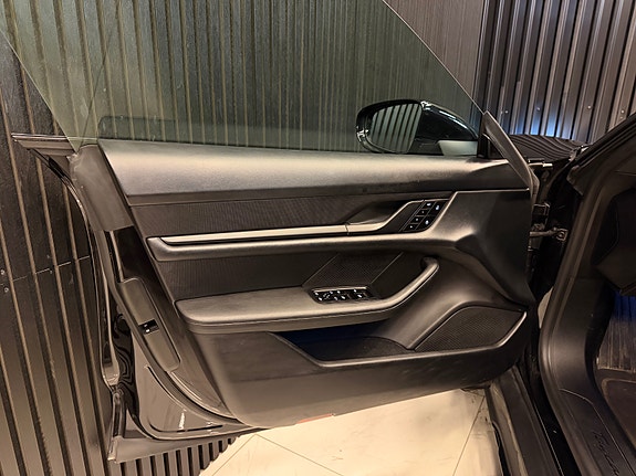 Porsche Taycan 4 28 of 30