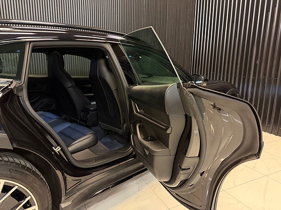 Porsche Taycan 4 23 of 30