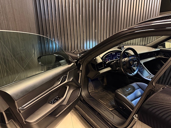Porsche Taycan 4 29 of 30