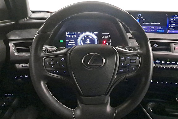 Lexus UX300e 12 of 30