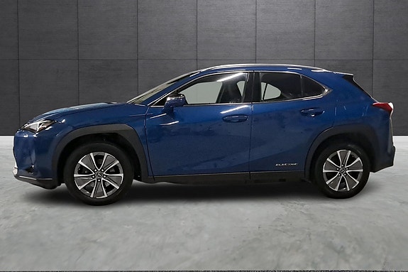 Lexus UX300e 2 of 30