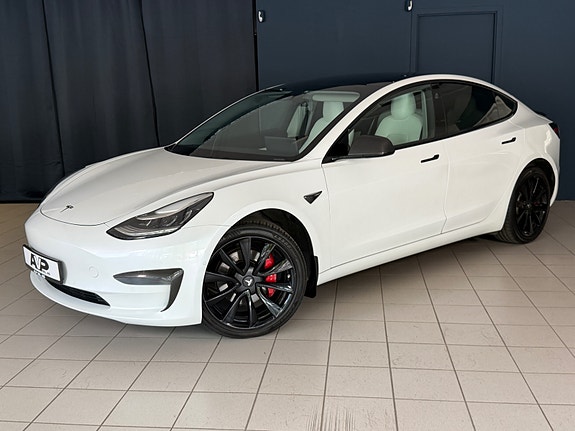 Tesla Model 3 16 of 30