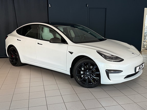 Tesla Model 3 4 of 30