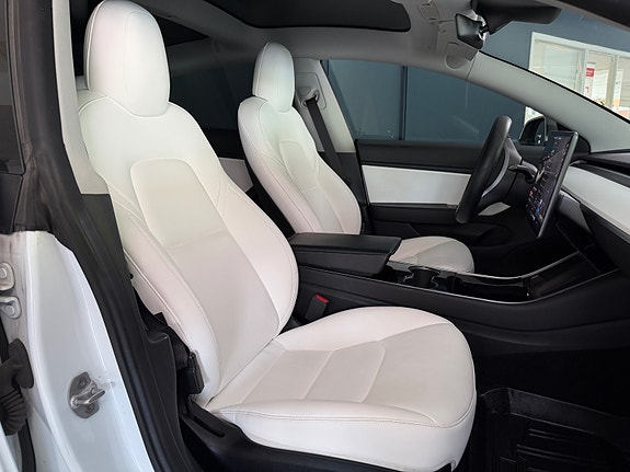 Tesla Model 3 22 of 30