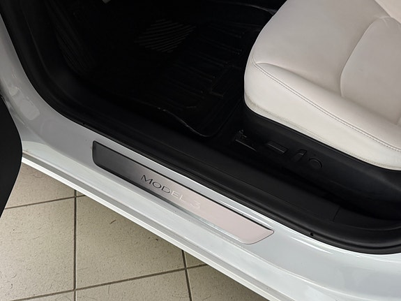 Tesla Model 3 20 of 30
