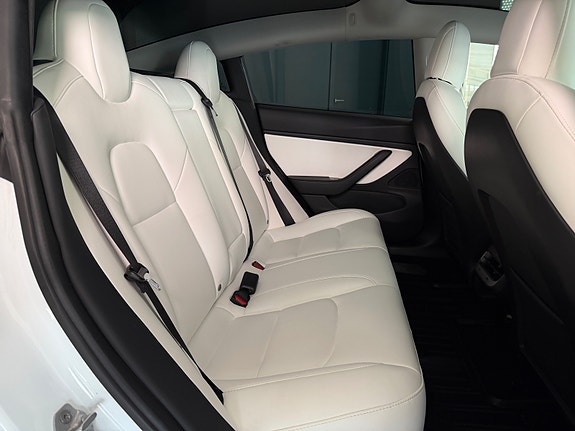 Tesla Model 3 24 of 30