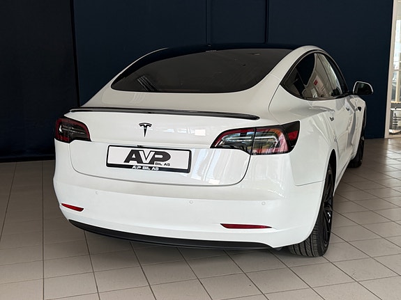 Tesla Model 3 9 of 30