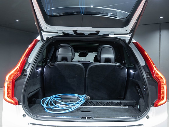 Volvo XC90 30 of 30