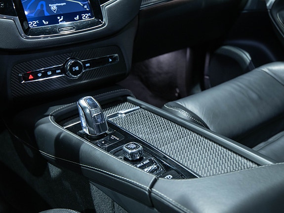 Volvo XC90 16 of 30