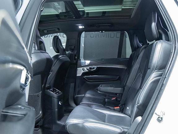Volvo XC90 12 of 30