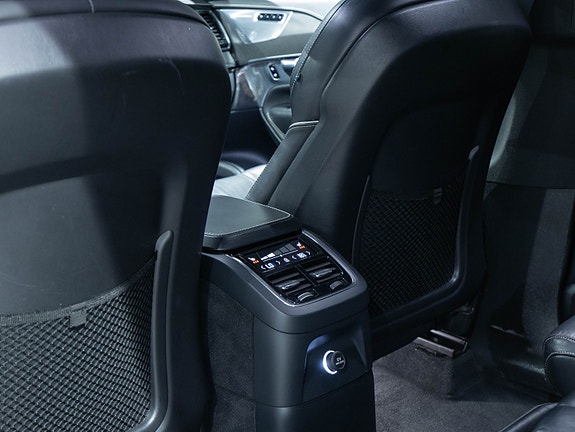 Volvo XC90 14 of 30