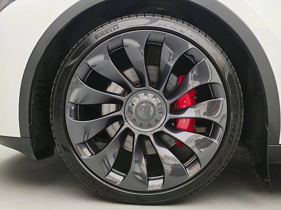 Tesla Model Y 13 of 30