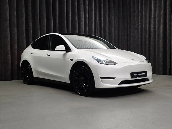 Tesla Model Y 9 of 30