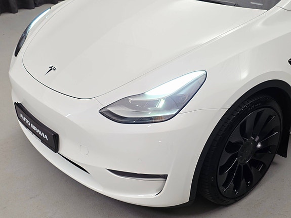 Tesla Model Y 11 of 30