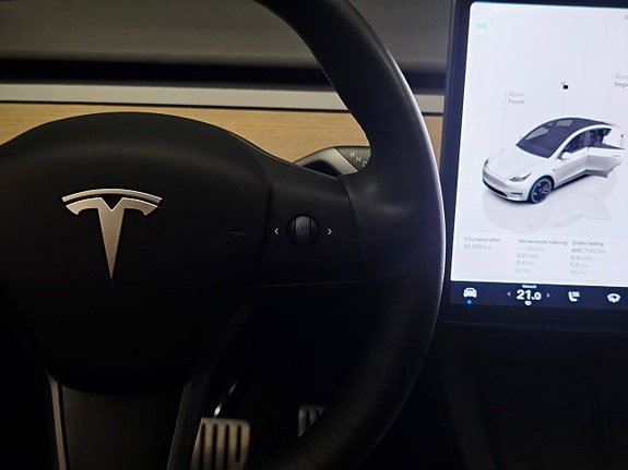 Tesla Model Y 26 of 30