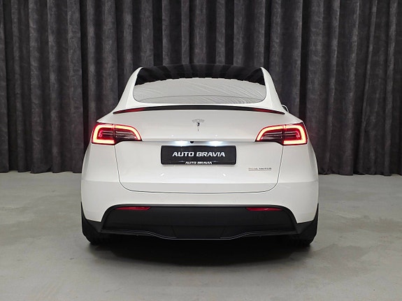 Tesla Model Y 6 of 30