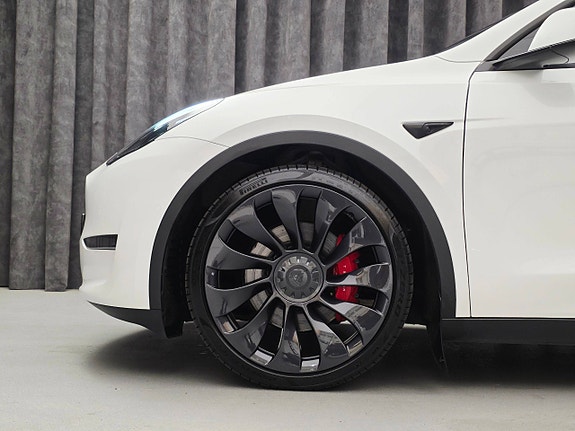 Tesla Model Y 12 of 30