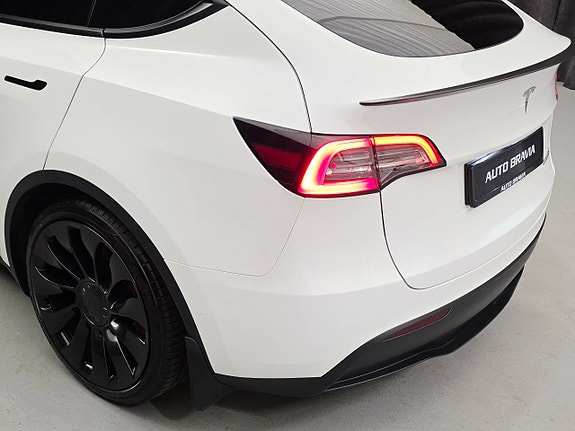 Tesla Model Y 15 of 30
