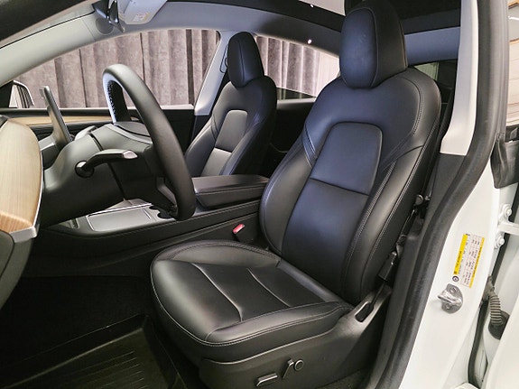 Tesla Model Y 19 of 30