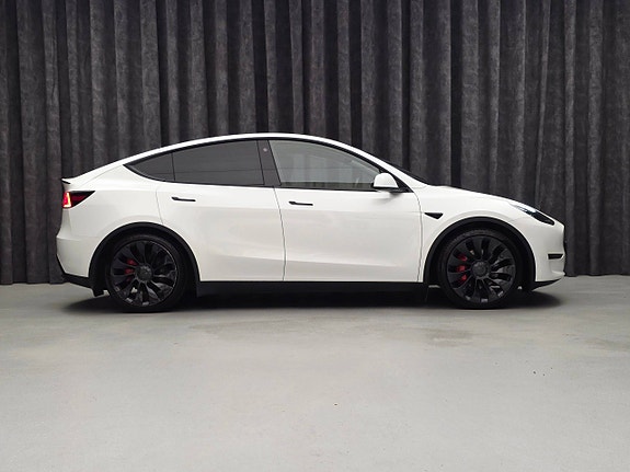 Tesla Model Y 8 of 30