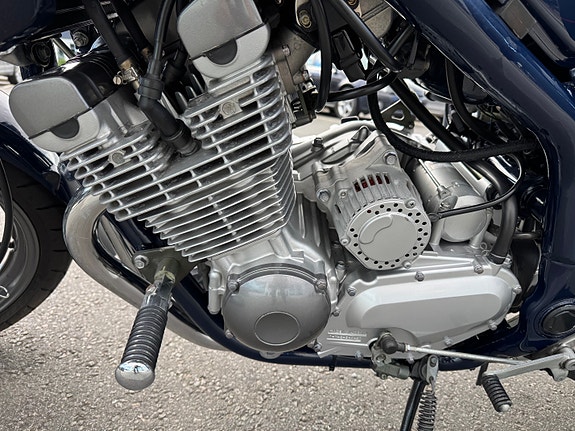 Yamaha XJ 900 Diversion 8 of 23