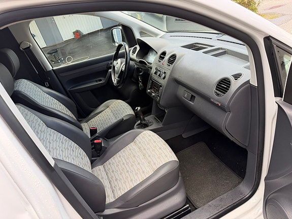Volkswagen Caddy 10 of 30