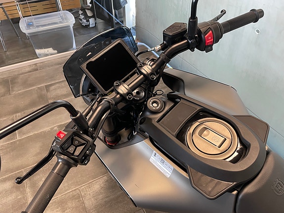Husqvarna Svartpilen 401 8 of 16