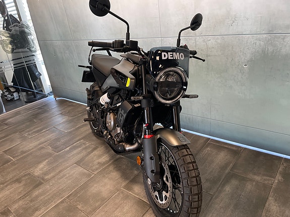 Husqvarna Svartpilen 401 14 of 16