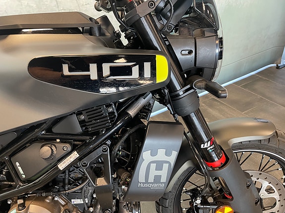 Husqvarna Svartpilen 401 3 of 16