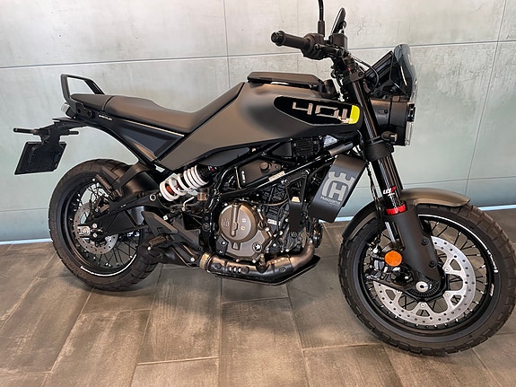 Husqvarna Svartpilen 401 2 of 16