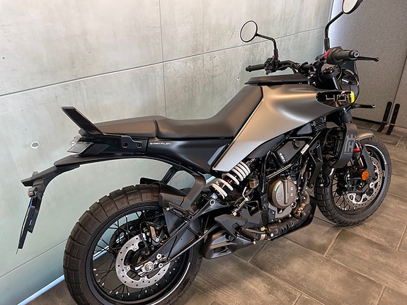 Husqvarna Svartpilen 401 16 of 16