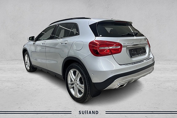 Mercedes-Benz GLA220 3 of 20