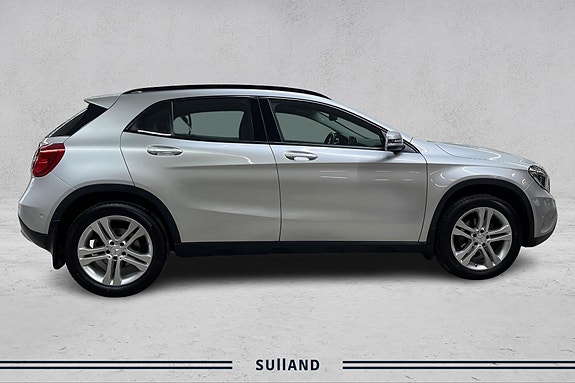 Mercedes-Benz GLA220 6 of 20