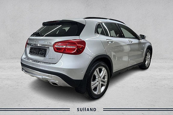 Mercedes-Benz GLA220 5 of 20